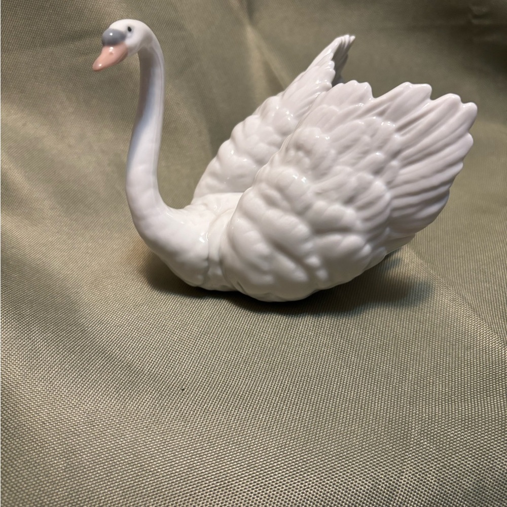 Lladro White Swan #6175